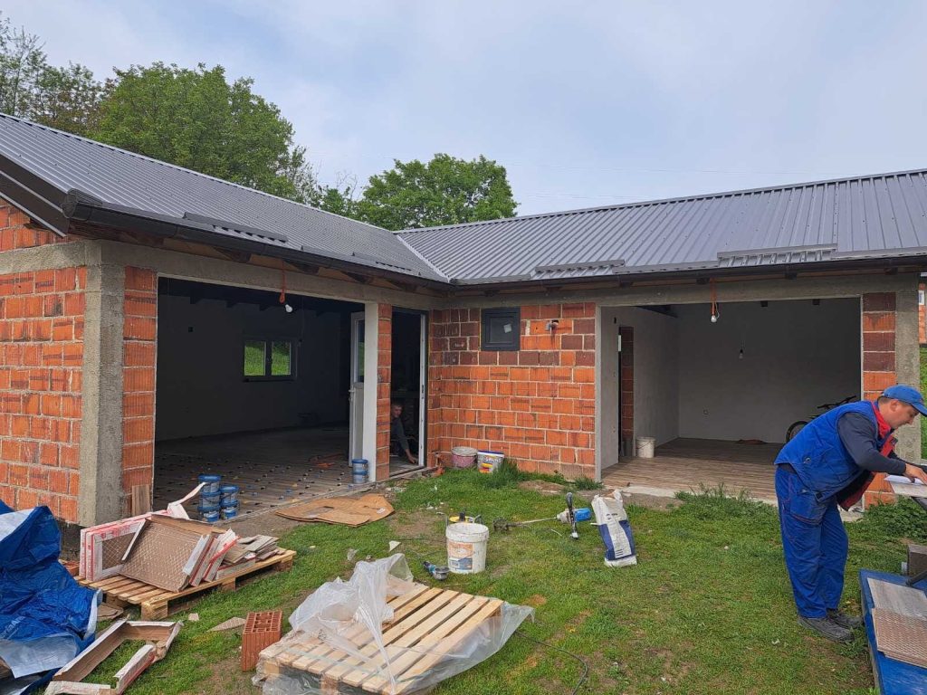 Limeni krov na kući